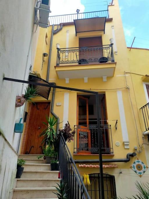 Casa Vacanza "Il Cortiletto" 夏卡 外观 照片